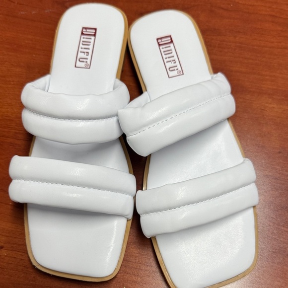 Idifu sandals size 5.5 // 082809 - Picture 1 of 2